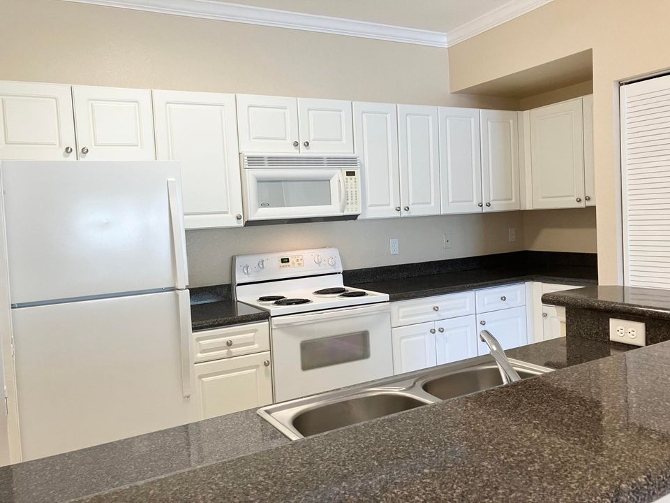 For Rent: $1,550 (1 beds, 1 baths, 695 Square Feet)