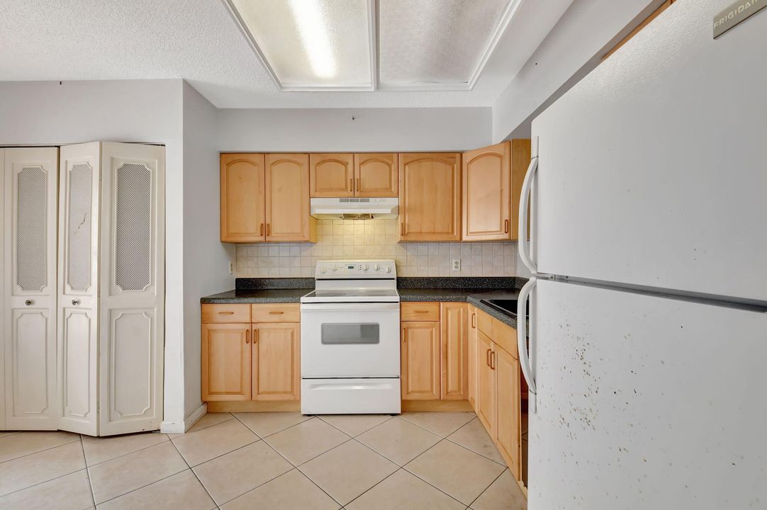 For Sale: $139,000 (2 beds, 2 baths, 1145 Square Feet)