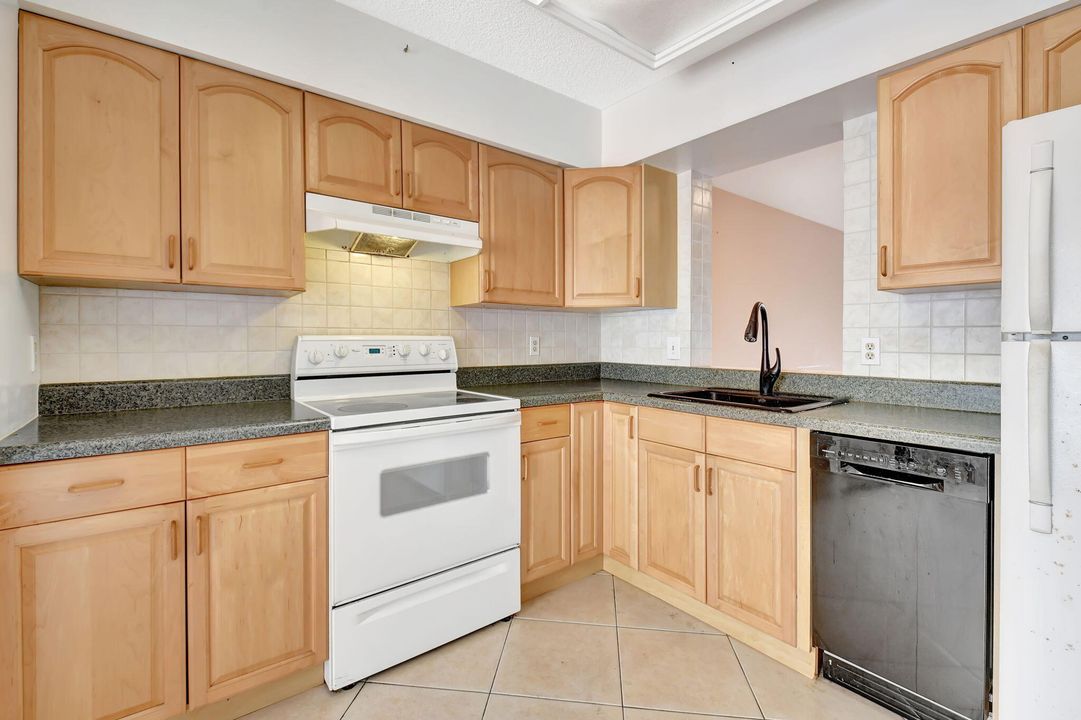 For Sale: $139,000 (2 beds, 2 baths, 1145 Square Feet)