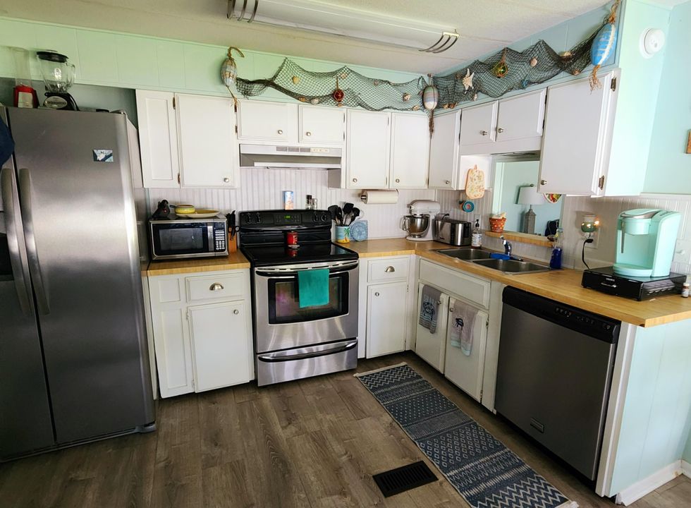 For Sale: $56,999 (2 beds, 2 baths, 1050 Square Feet)