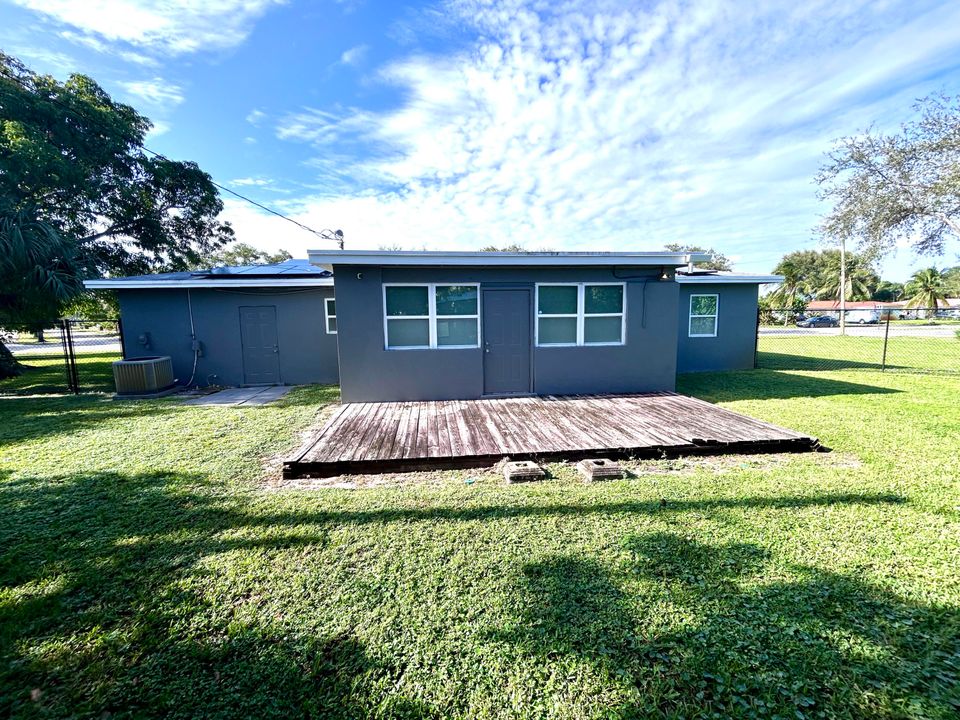 For Sale: $530,000 (3 beds, 2 baths, 1502 Square Feet)