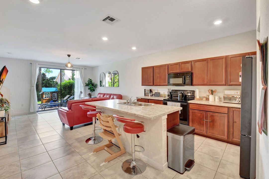 For Sale: $415,600 (2 beds, 2 baths, 1500 Square Feet)