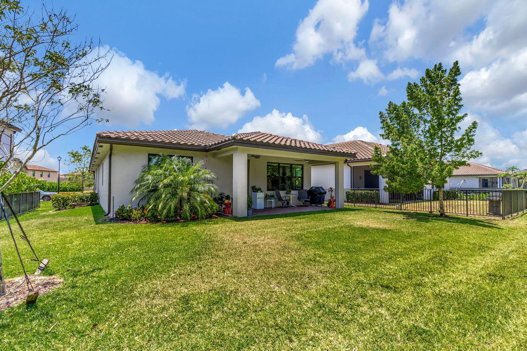 For Sale: $599,000 (3 beds, 2 baths, 1772 Square Feet)