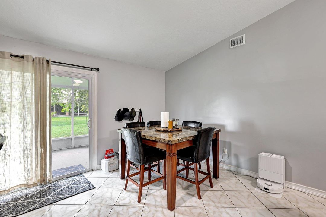 Active With Contract: $320,000 (3 beds, 2 baths, 1032 Square Feet)