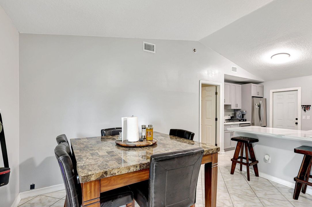 Active With Contract: $320,000 (3 beds, 2 baths, 1032 Square Feet)