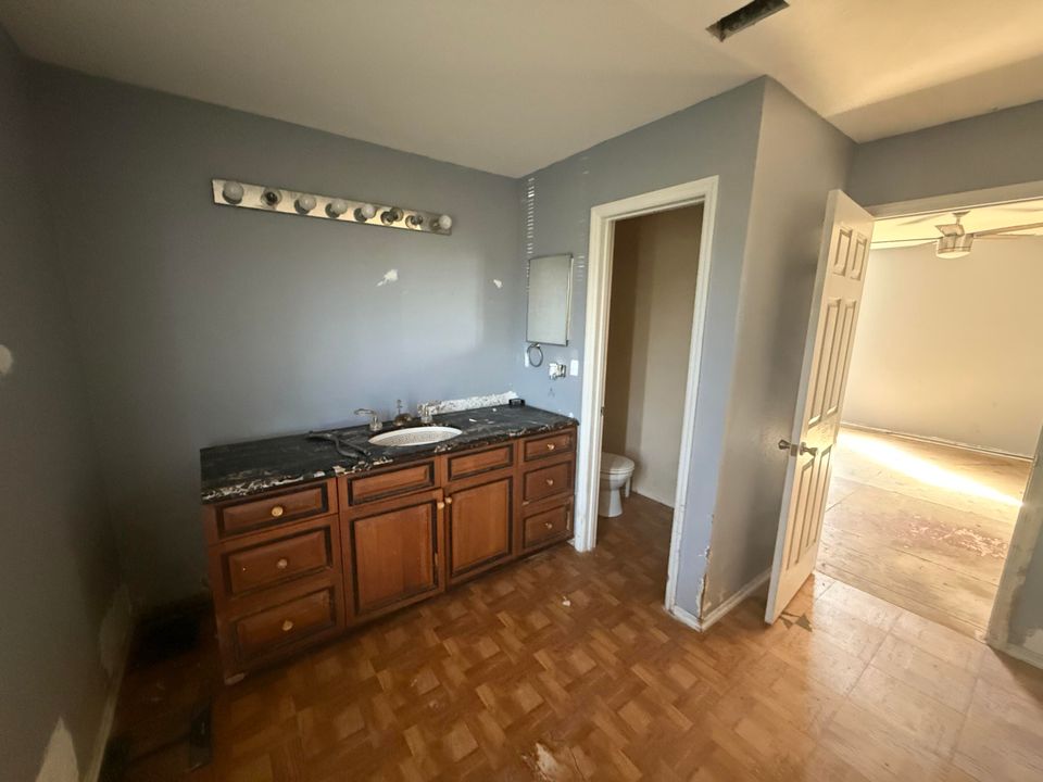 En Venta: $255,000 (4 camas, 2 baños, 2049 Pies cuadrados)