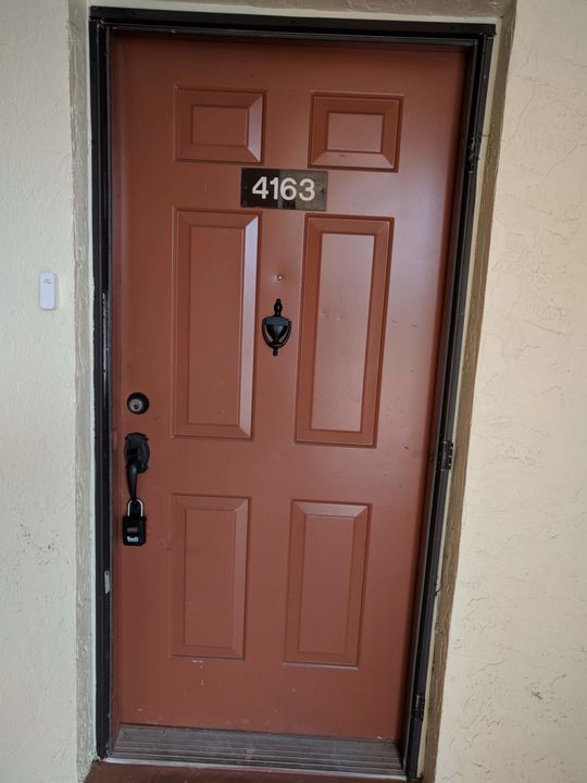 For Rent: $1,800 (2 beds, 2 baths, 883 Square Feet)