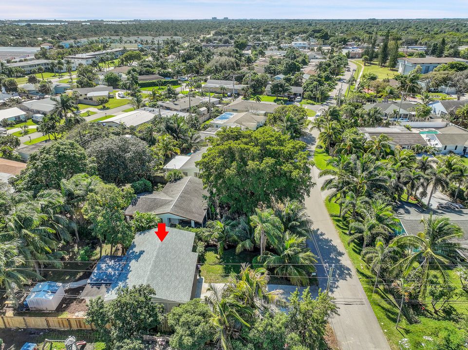 Active With Contract: $459,000 (3 beds, 2 baths, 1270 Square Feet)