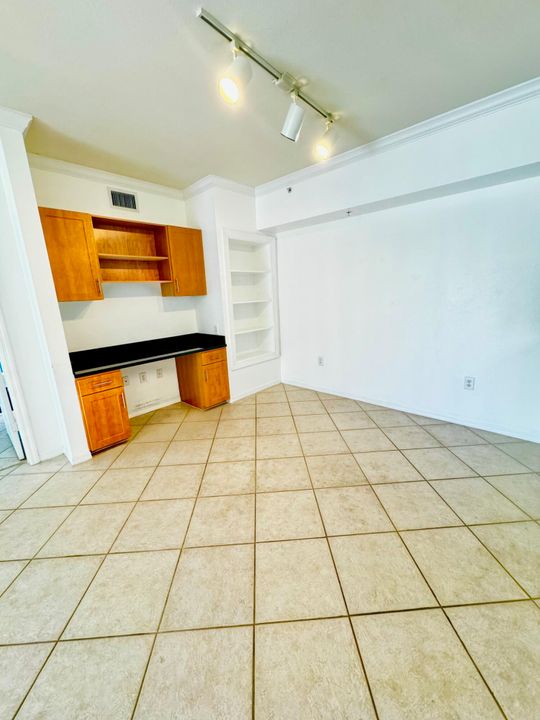 For Rent: $2,400 (2 beds, 2 baths, 1262 Square Feet)