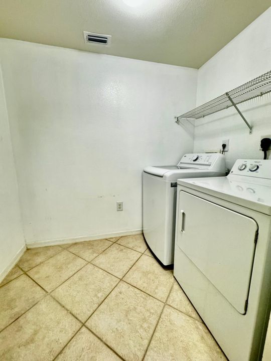 For Rent: $2,400 (2 beds, 2 baths, 1262 Square Feet)