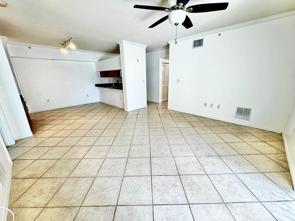 For Rent: $2,400 (2 beds, 2 baths, 1262 Square Feet)