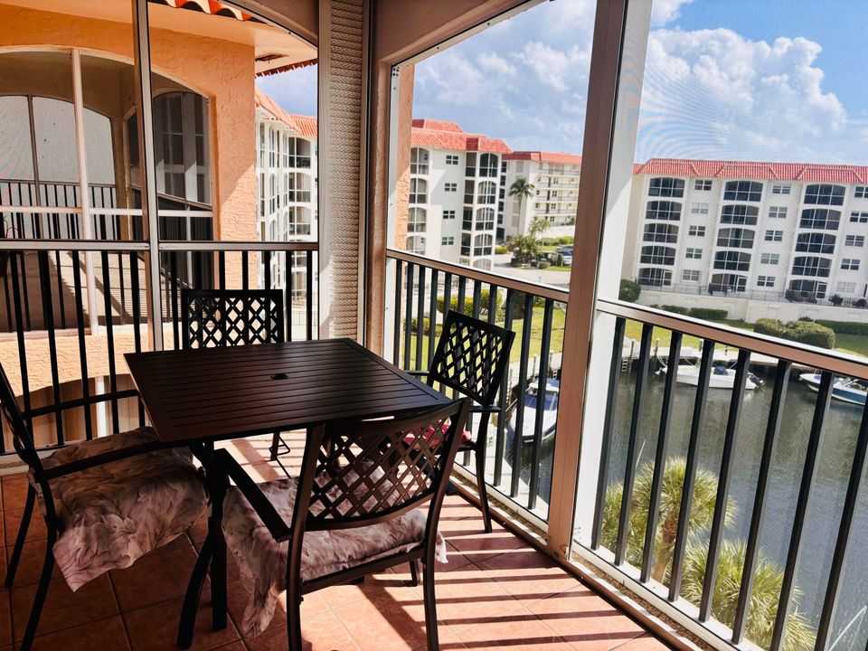 Active With Contract: $290,000 (1 beds, 1 baths, 793 Square Feet)