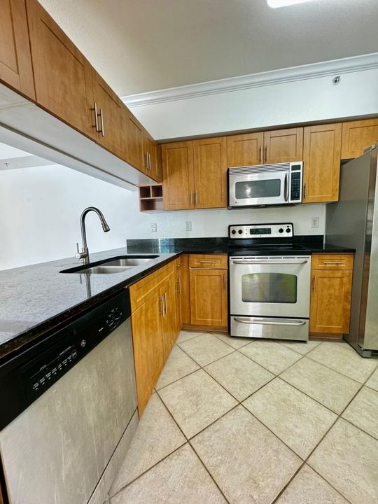 For Rent: $2,400 (2 beds, 2 baths, 1262 Square Feet)