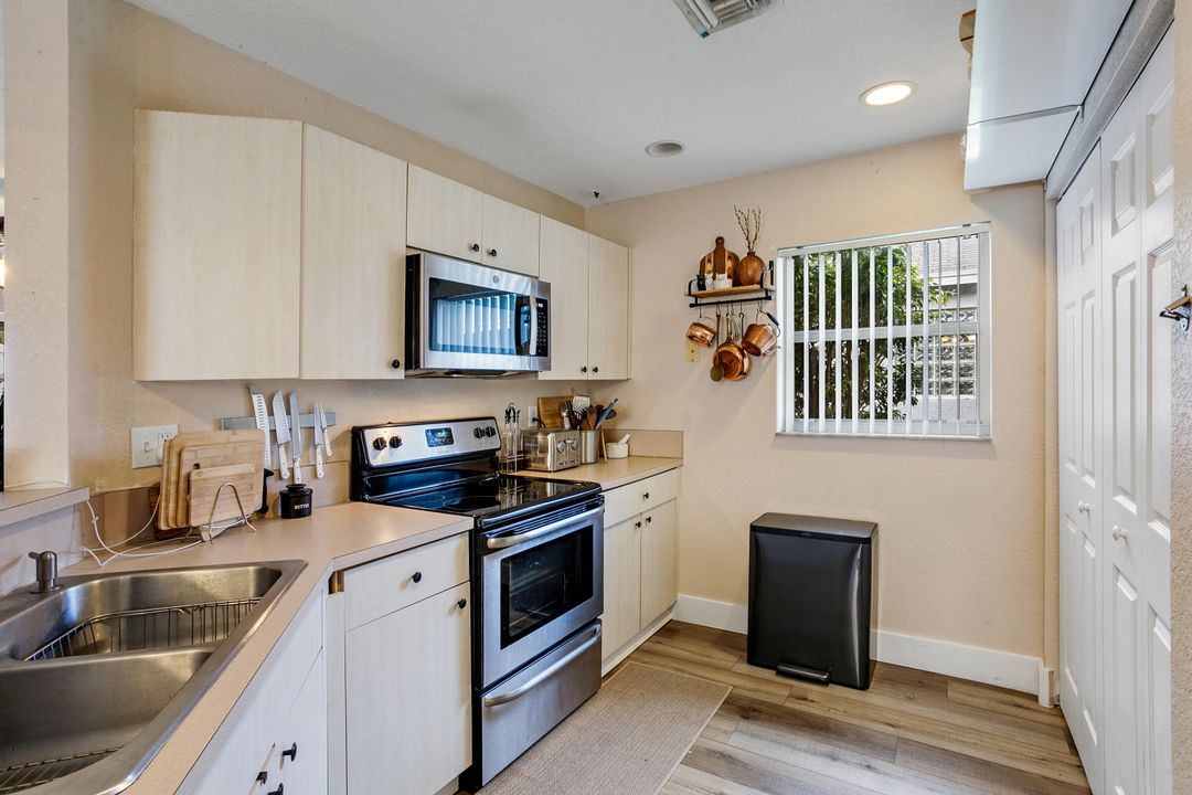 For Sale: $475,000 (3 beds, 2 baths, 1220 Square Feet)