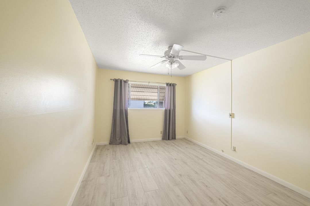 For Sale: $255,000 (2 beds, 2 baths, 880 Square Feet)