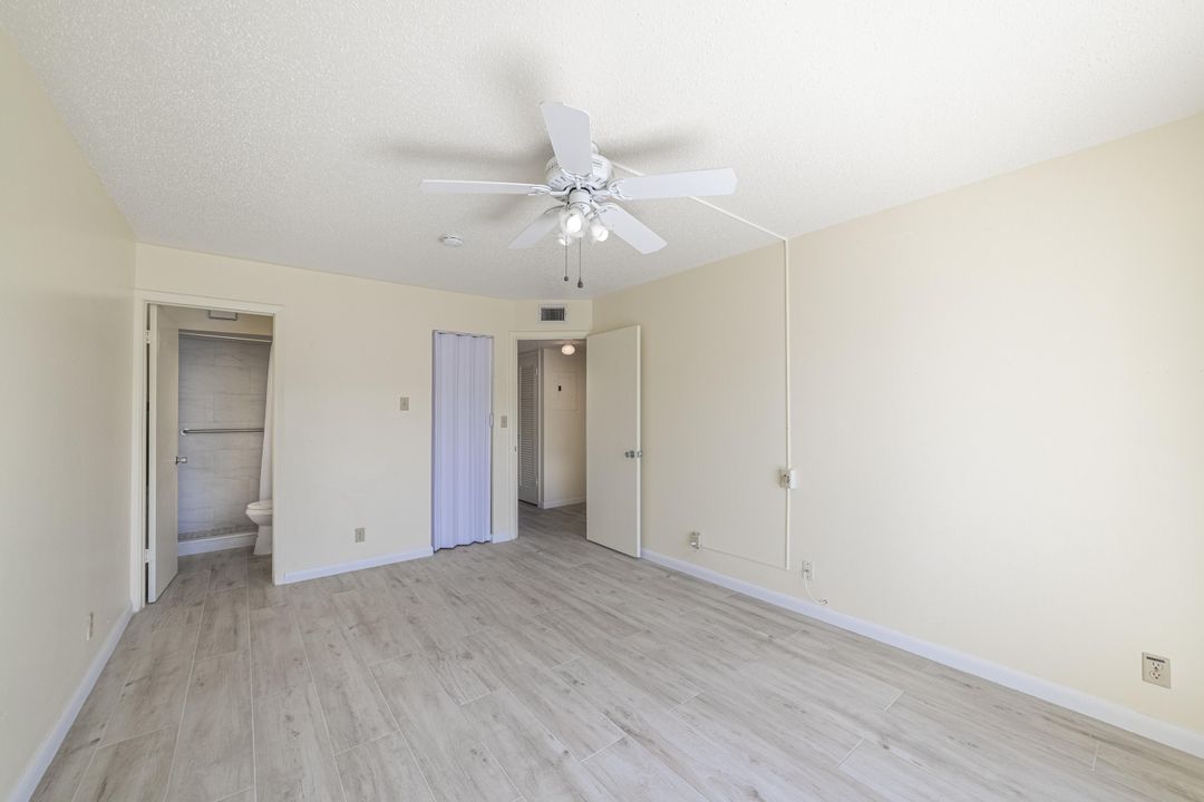 For Sale: $255,000 (2 beds, 2 baths, 880 Square Feet)