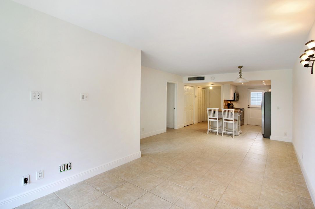 For Sale: $225,000 (1 beds, 2 baths, 1050 Square Feet)