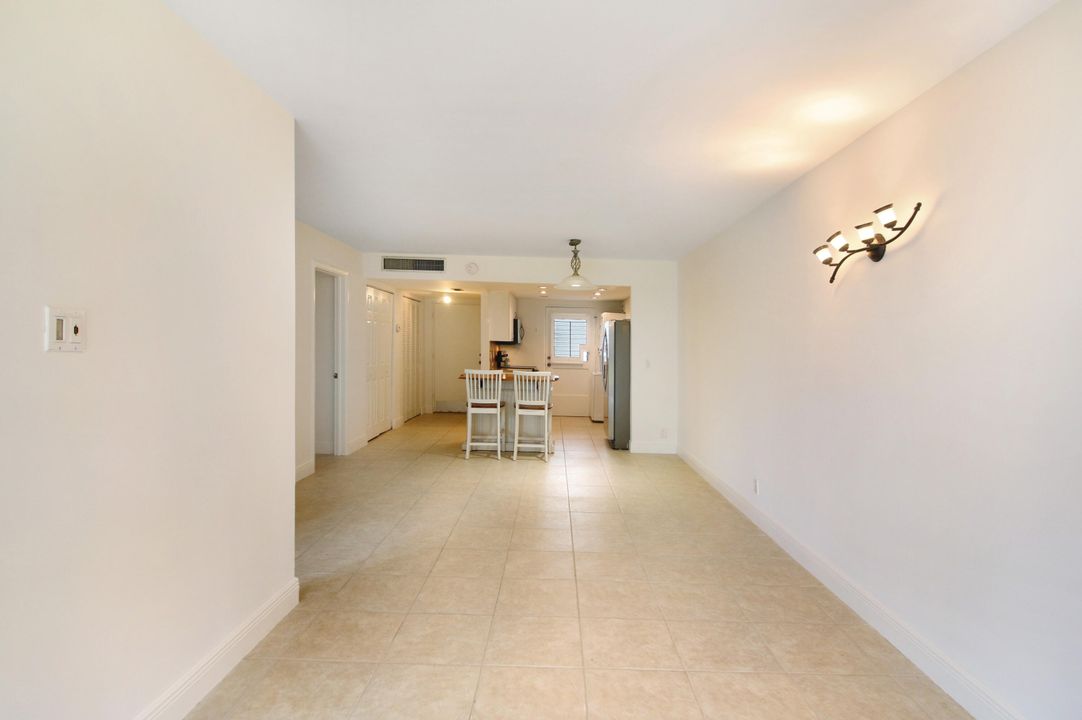 For Sale: $225,000 (1 beds, 2 baths, 1050 Square Feet)