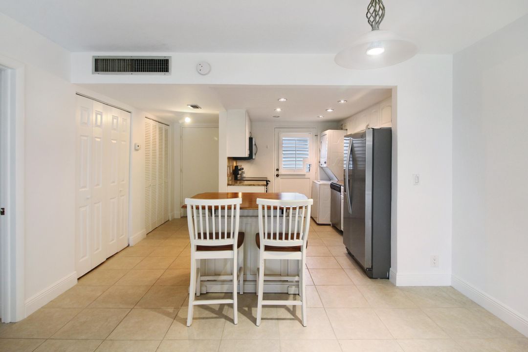 For Sale: $225,000 (1 beds, 2 baths, 1050 Square Feet)