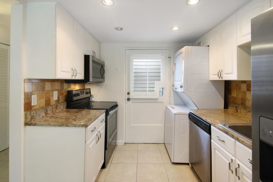 For Sale: $225,000 (1 beds, 2 baths, 1050 Square Feet)