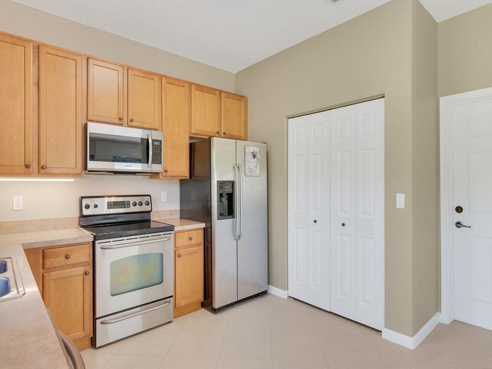 For Sale: $259,000 (2 beds, 2 baths, 1500 Square Feet)