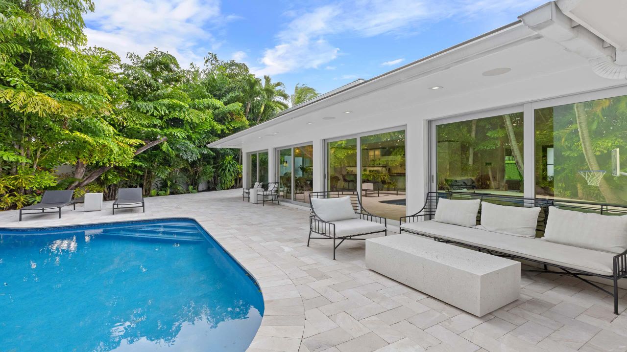 For Sale: $3,650,000 (5 beds, 5 baths, 3520 Square Feet)