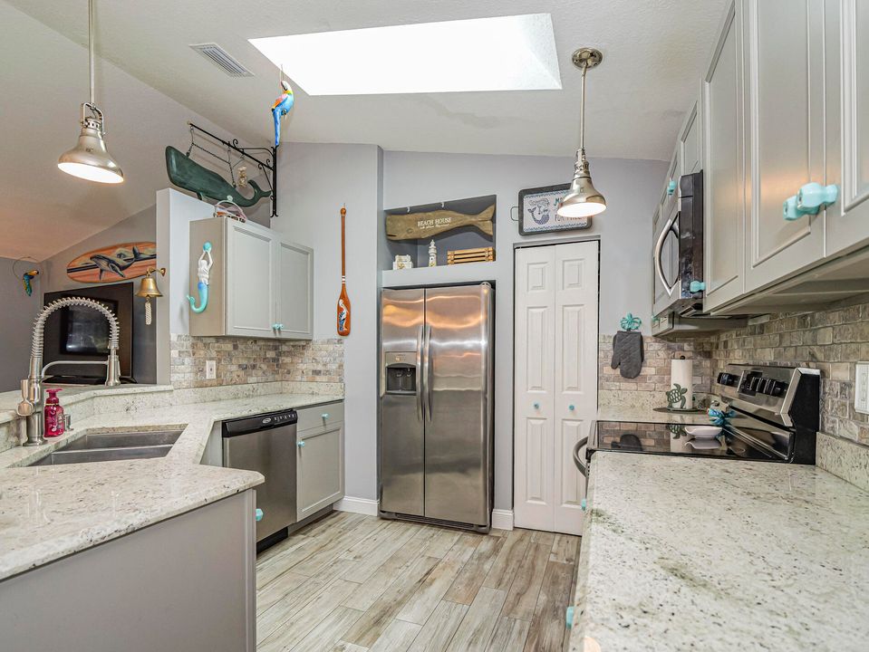 For Sale: $359,000 (3 beds, 2 baths, 1428 Square Feet)