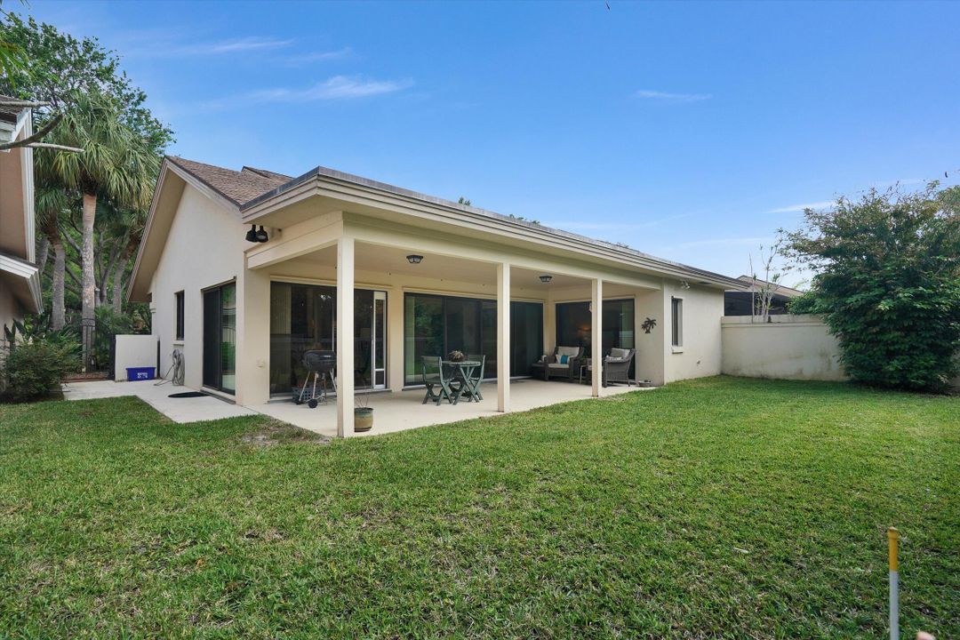 For Sale: $1,200,000 (3 beds, 2 baths, 1889 Square Feet)