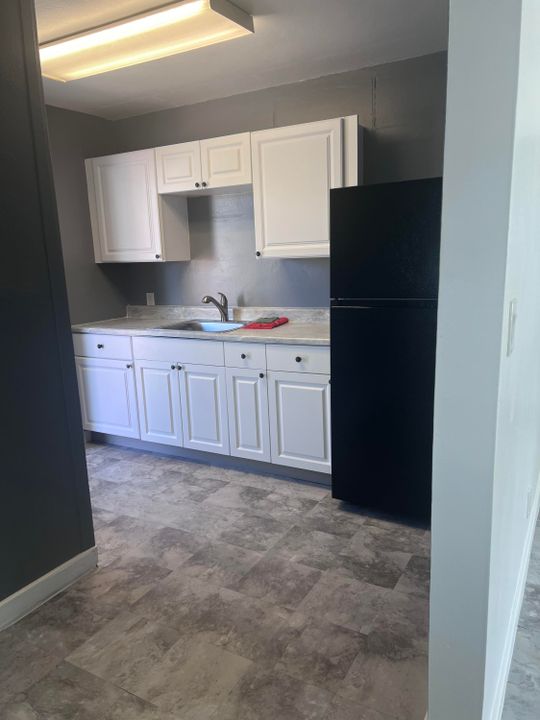 For Rent: $2,600 (2 beds, 1 baths, 858 Square Feet)