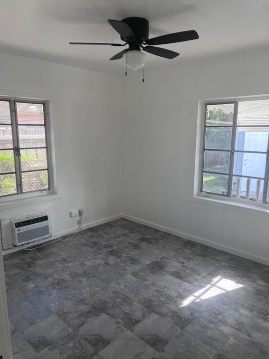 For Rent: $2,600 (2 beds, 1 baths, 858 Square Feet)