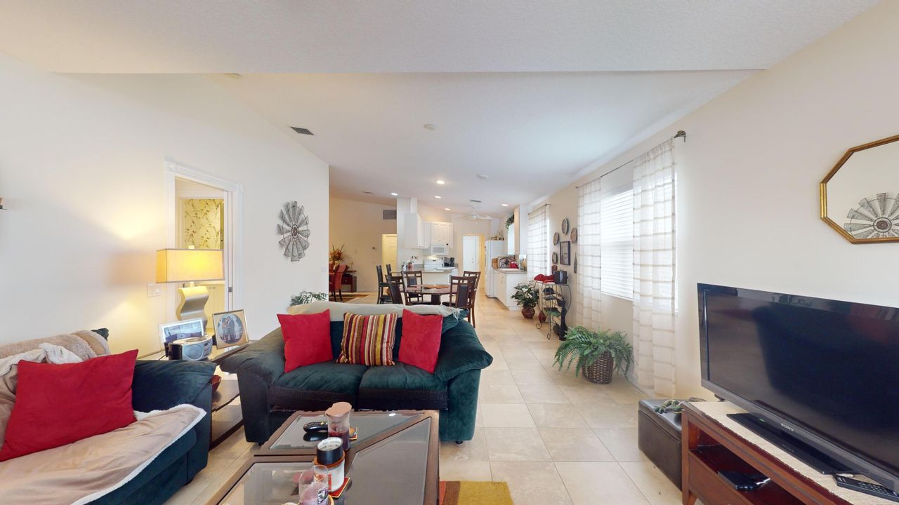 For Sale: $325,000 (2 beds, 2 baths, 1680 Square Feet)