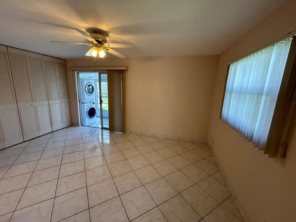 For Sale: $110,000 (1 beds, 1 baths, 726 Square Feet)