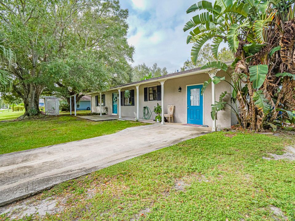 For Sale: $340,000 (3 beds, 2 baths, 1161 Square Feet)