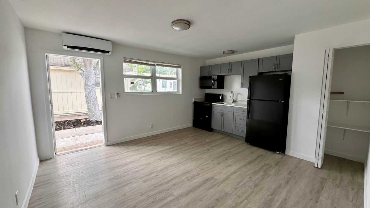 For Rent: $1,550 (1 beds, 1 baths, 760 Square Feet)