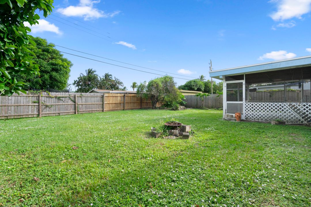 For Sale: $320,000 (3 beds, 2 baths, 1302 Square Feet)