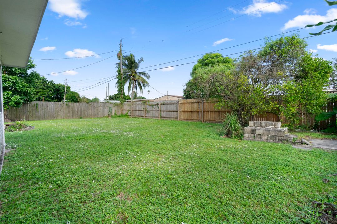 For Sale: $320,000 (3 beds, 2 baths, 1302 Square Feet)