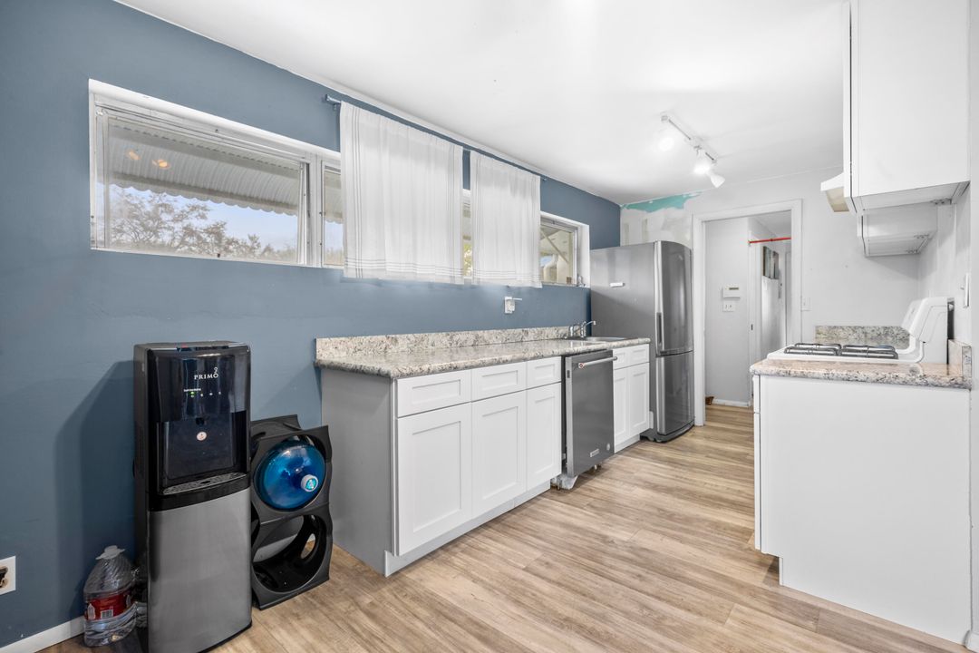 For Sale: $320,000 (3 beds, 2 baths, 1302 Square Feet)