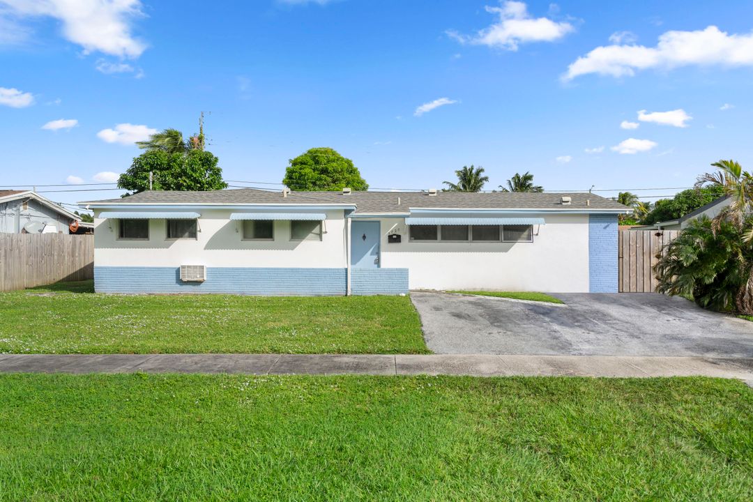 For Sale: $320,000 (3 beds, 2 baths, 1302 Square Feet)