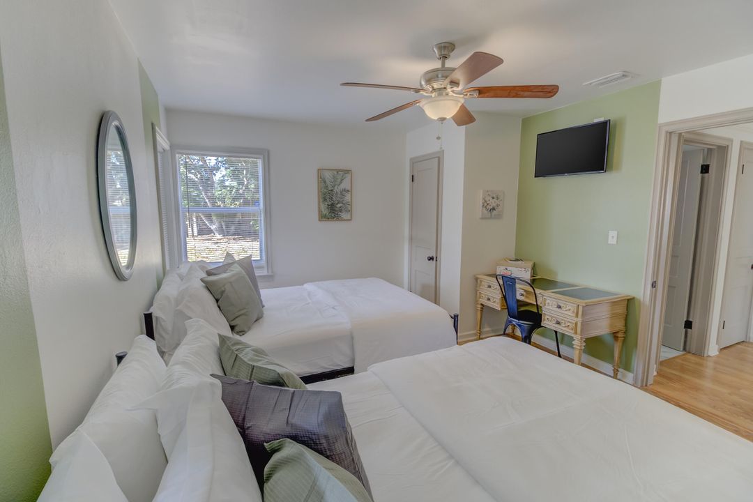 For Sale: $315,000 (2 beds, 1 baths, 906 Square Feet)