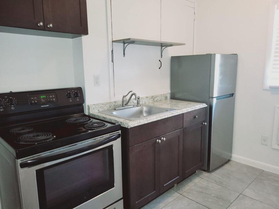 For Rent: $1,325 (0 beds, 1 baths, 300 Square Feet)