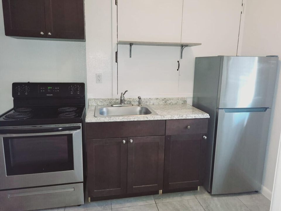 For Rent: $1,325 (0 beds, 1 baths, 300 Square Feet)