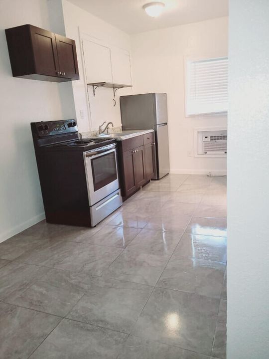 For Rent: $1,325 (0 beds, 1 baths, 300 Square Feet)