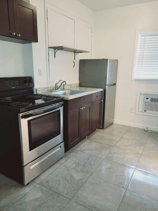 For Rent: $1,325 (0 beds, 1 baths, 300 Square Feet)