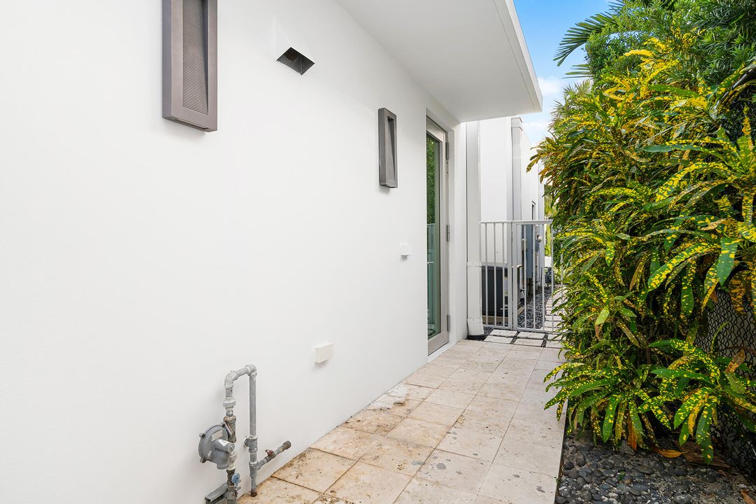 For Sale: $4,900,000 (3 beds, 2 baths, 3344 Square Feet)