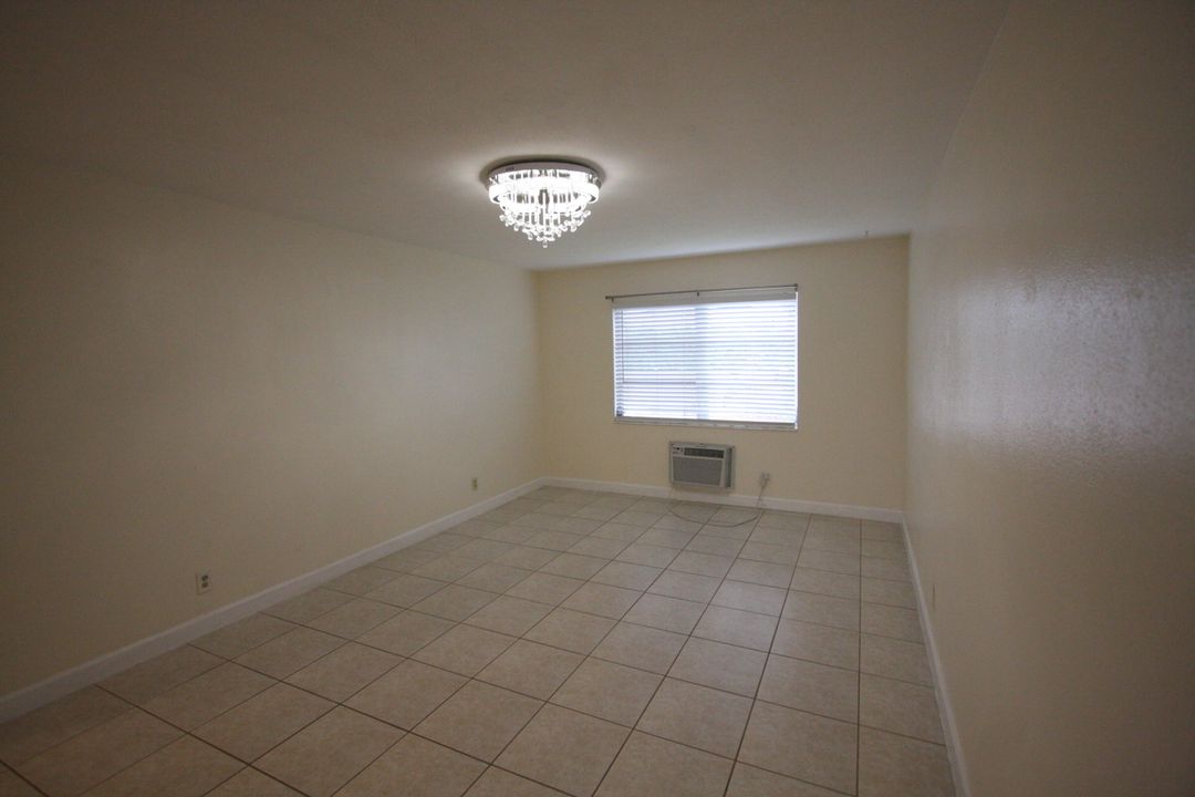 Active With Contract: $145,000 (1 beds, 1 baths, 640 Square Feet)