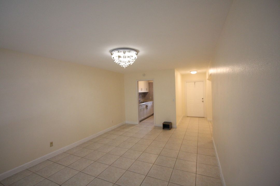 Active With Contract: $145,000 (1 beds, 1 baths, 640 Square Feet)