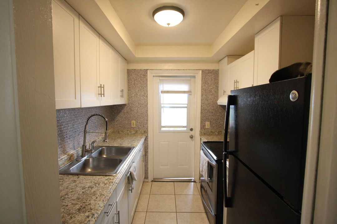 Active With Contract: $145,000 (1 beds, 1 baths, 640 Square Feet)