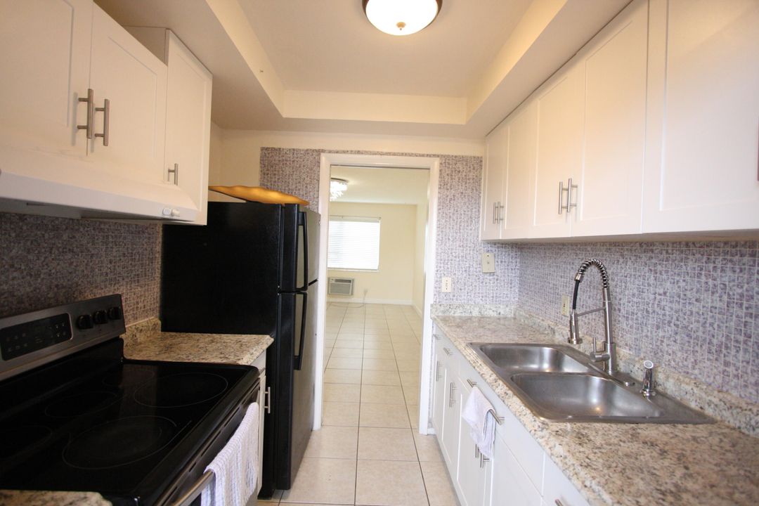 Active With Contract: $145,000 (1 beds, 1 baths, 640 Square Feet)