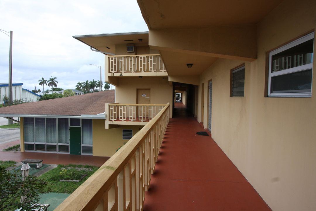 Active With Contract: $145,000 (1 beds, 1 baths, 640 Square Feet)