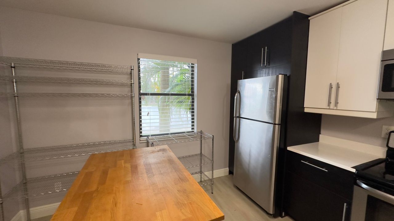 For Rent: $2,045 (2 beds, 2 baths, 1165 Square Feet)